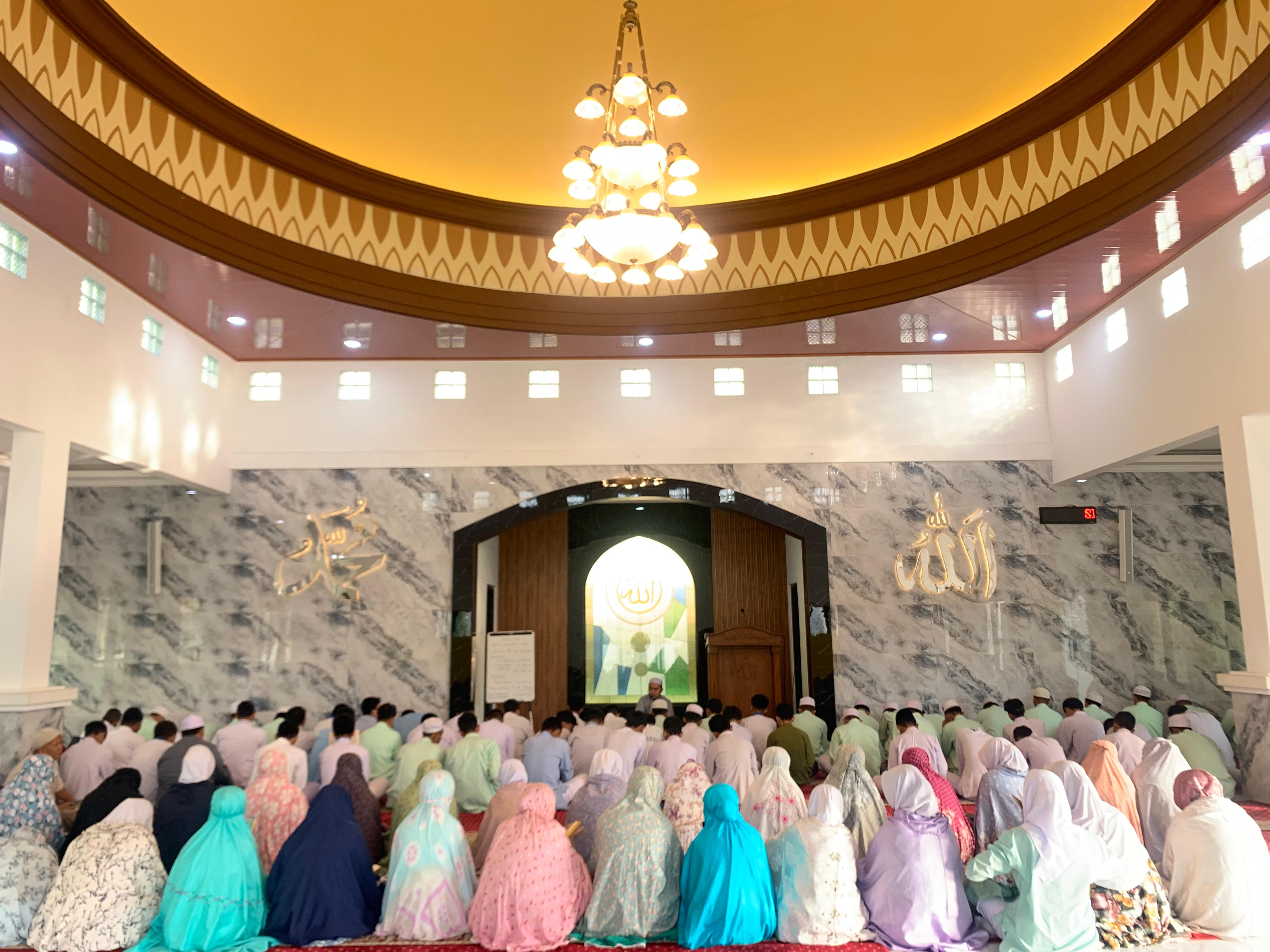 Memperkuat Iman dan Karakter: Kegiatan Kerohanian di SMK Budhi Warman II